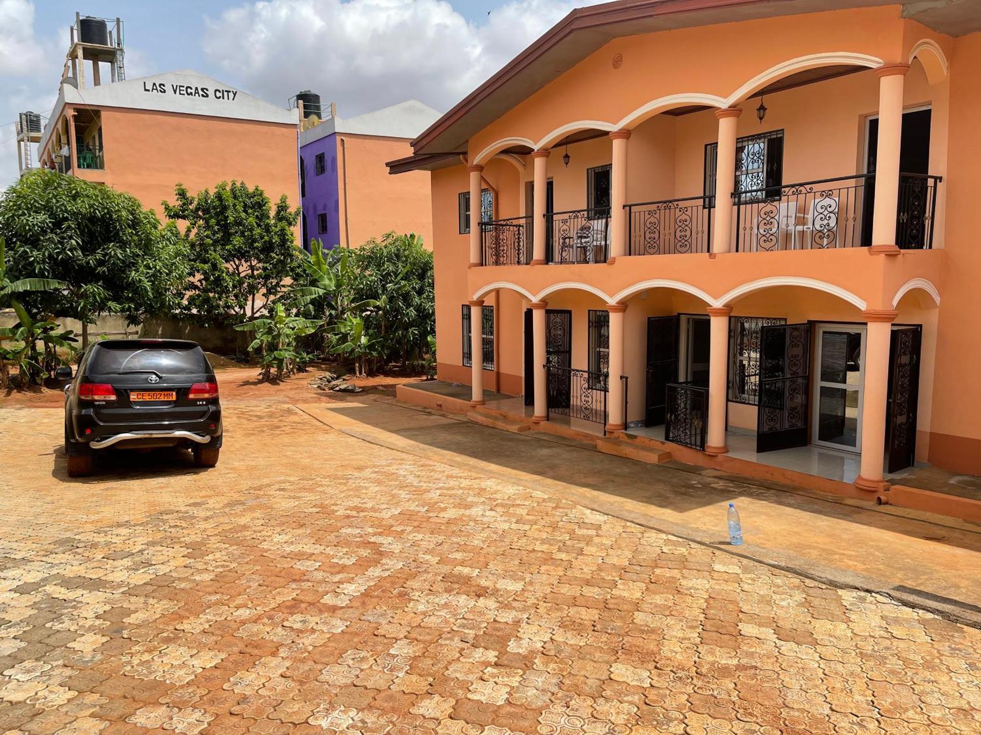 Villa Contemporaine Yaounde Exterior photo
